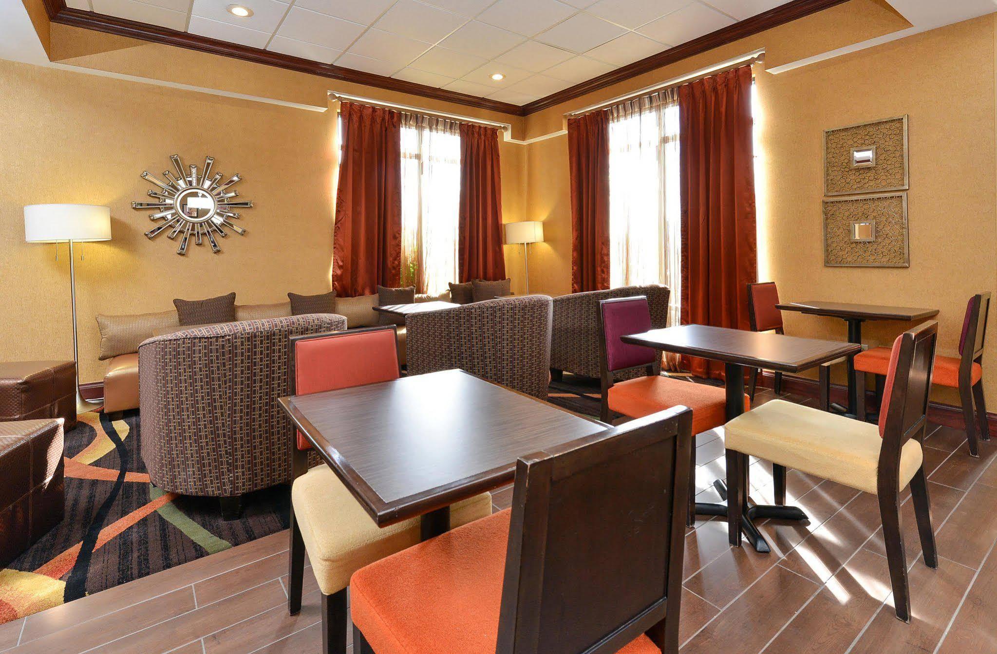 Hampton Inn Keokuk Bagian luar foto
