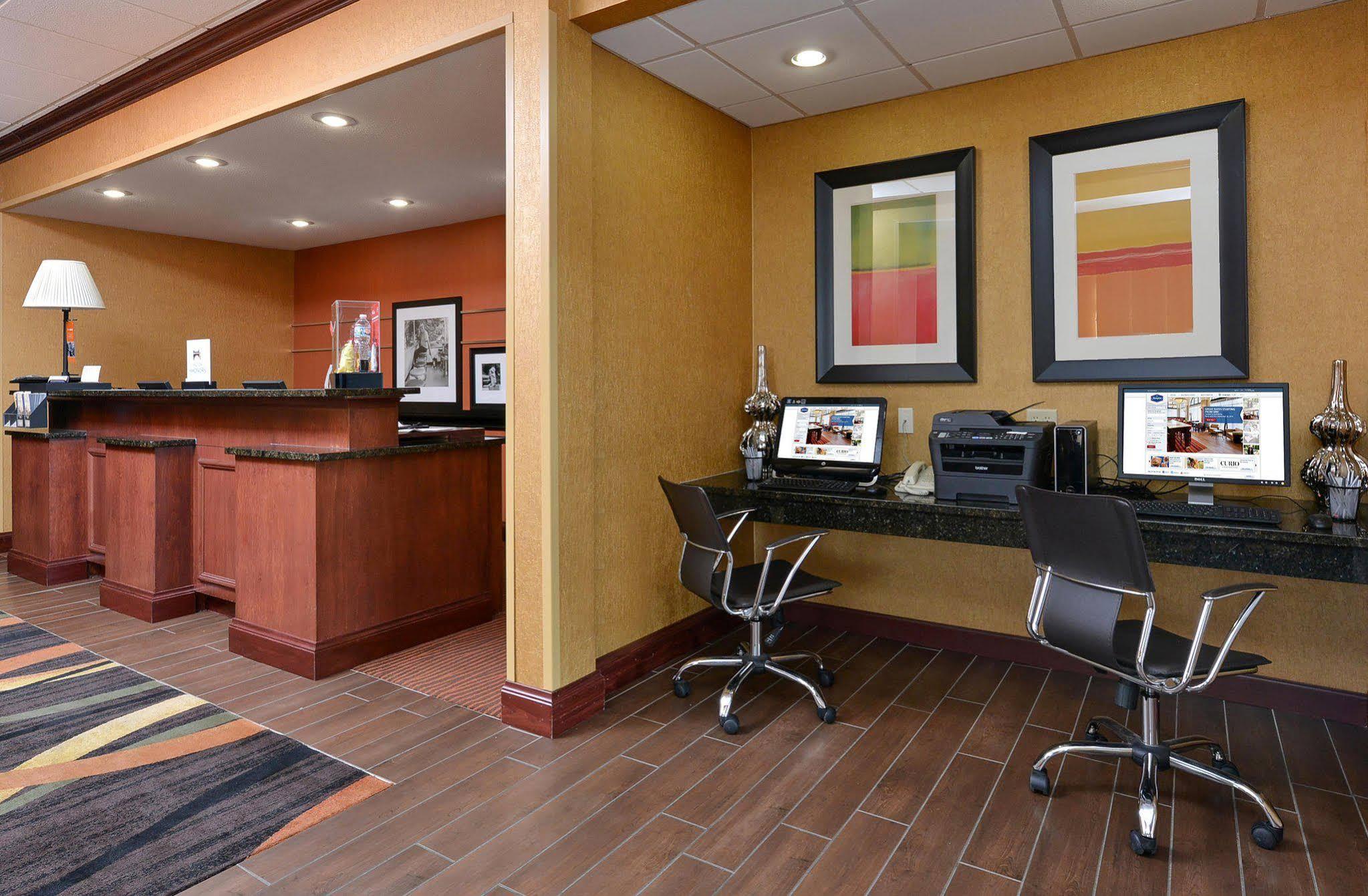 Hampton Inn Keokuk Bagian luar foto