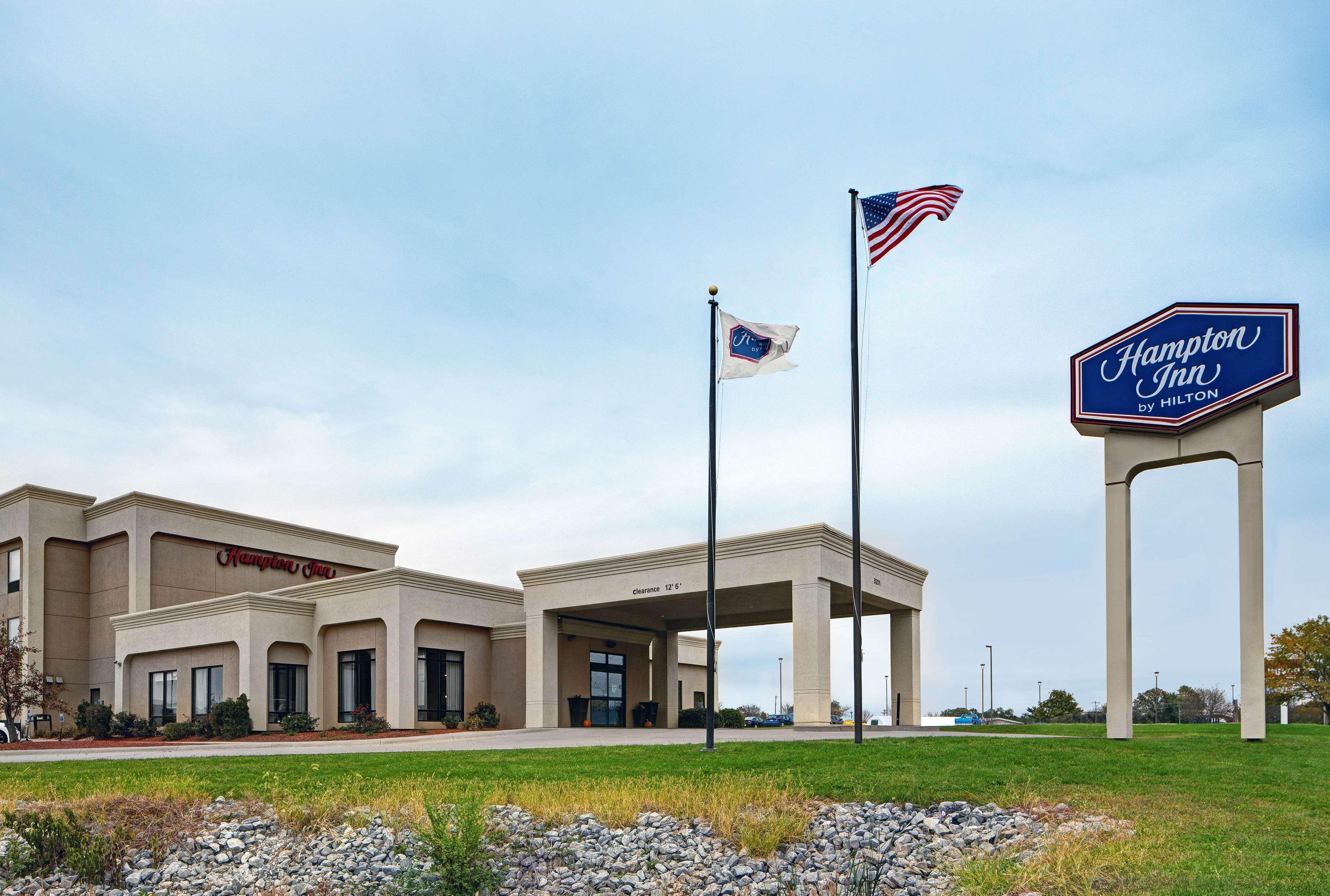 Hampton Inn Keokuk Bagian luar foto
