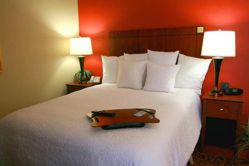Hampton Inn Keokuk Bagian luar foto