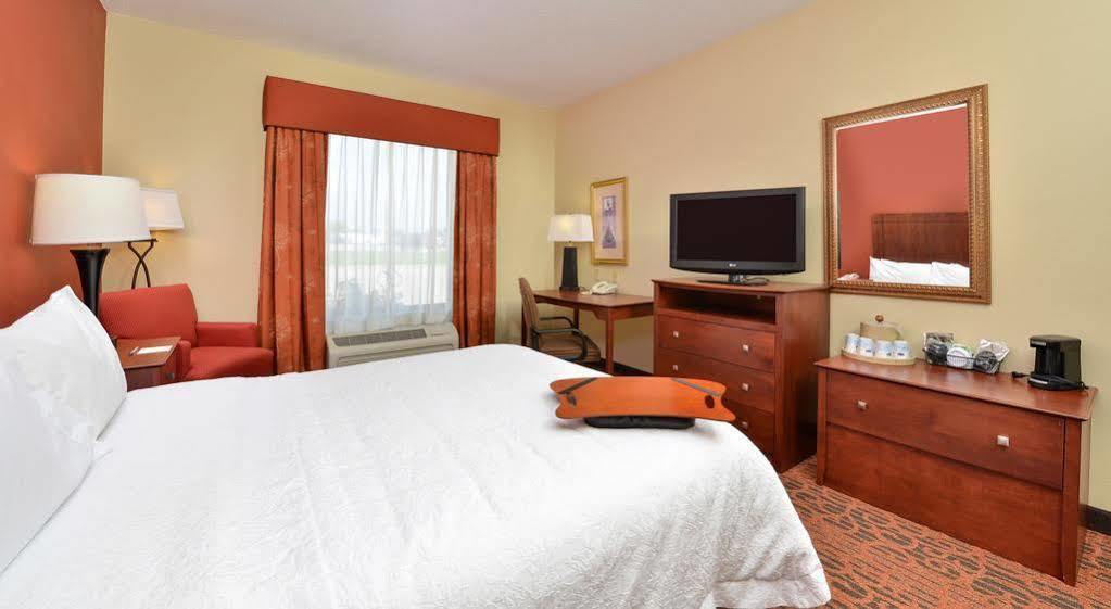 Hampton Inn Keokuk Bagian luar foto